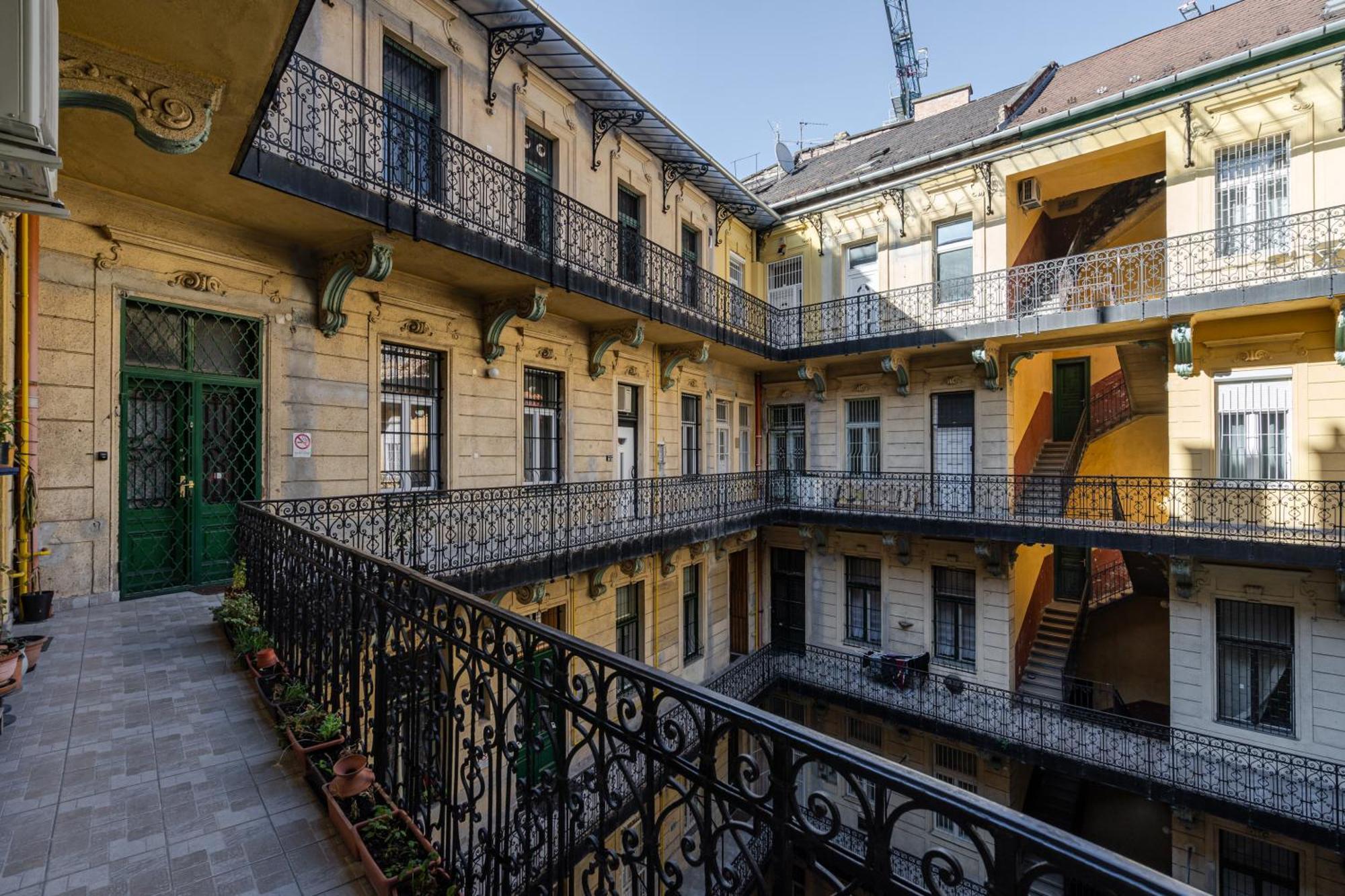 R38 Boutique Apartments, Best Location By Bqa Будапеща Екстериор снимка